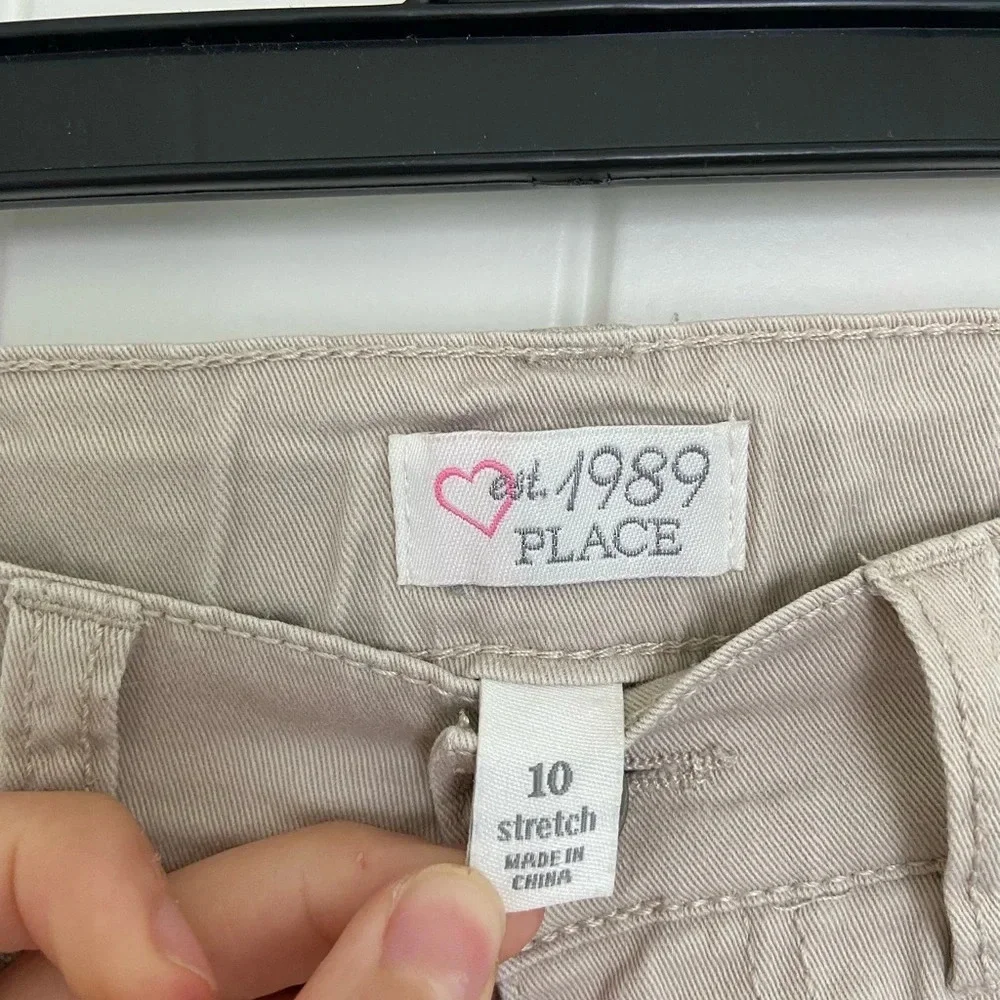 Children’s Place girl’s‎ tan khaki stretch shorts — size 10